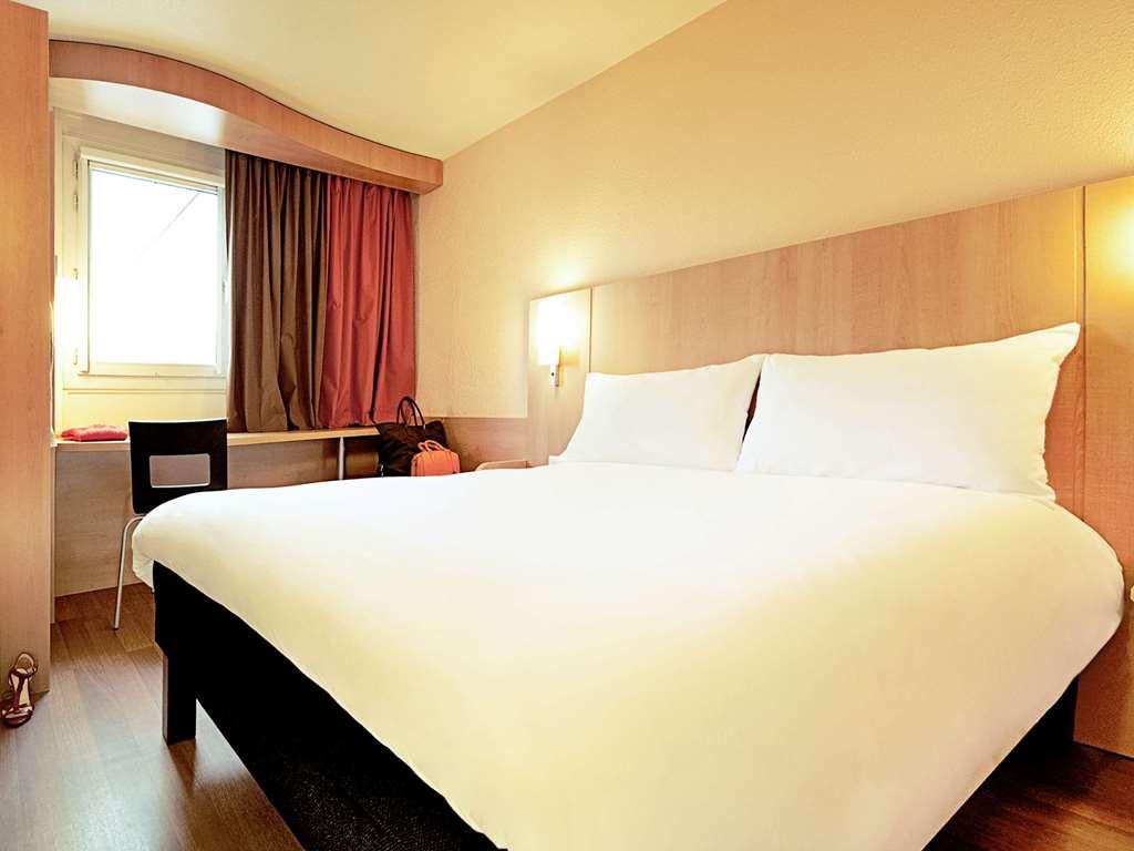 Hotel Ibis Rennes Beaulieu Cesson-Sévigné Habitación foto